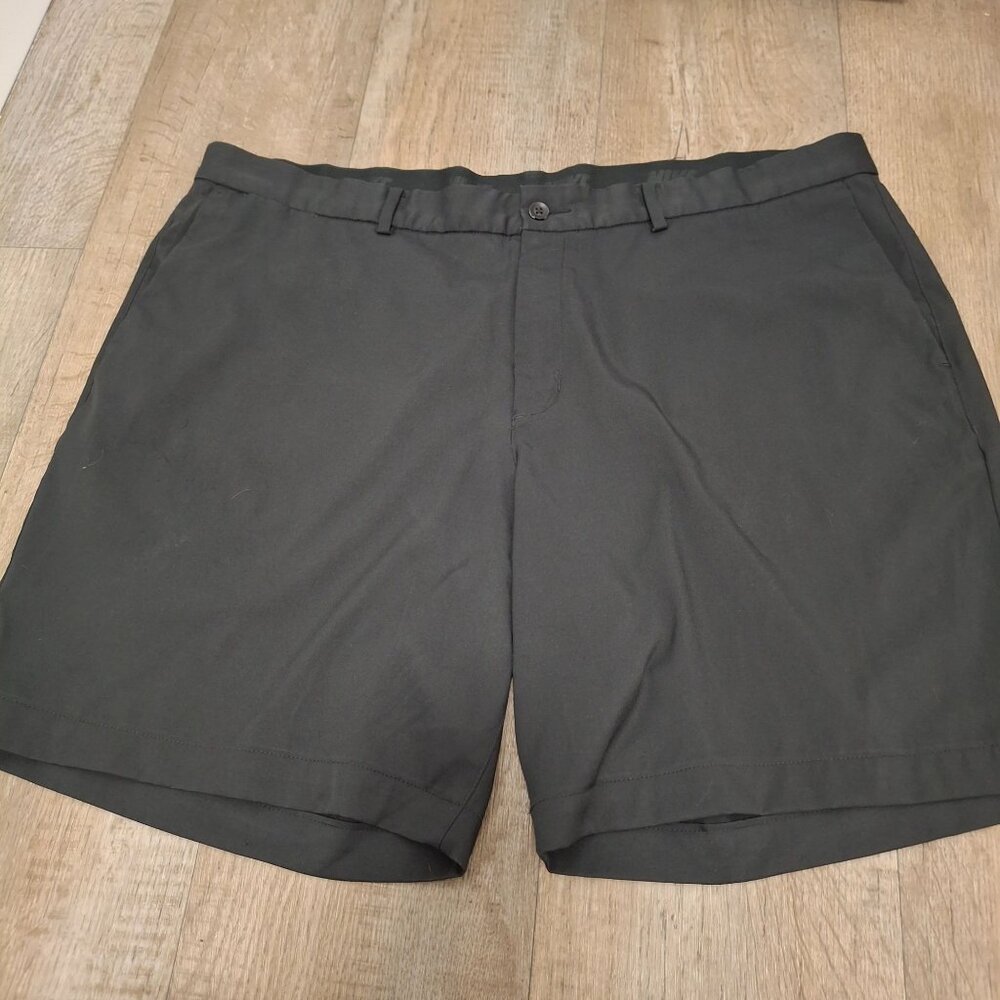 Nike Mens Black Golf Shorts Size 42 Polyester Blend Lightweight Performance Wear